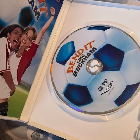 Bend it like Beckham Sports Soccer DVD Movie Disc Comedy Film - Picture 3 of 3
